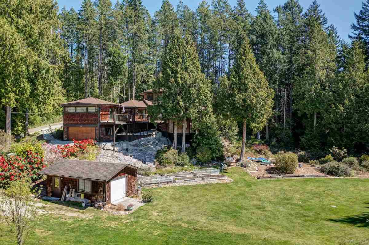 I have sold a property at 3185 HUCKLEBERRY RD in Roberts Creek
